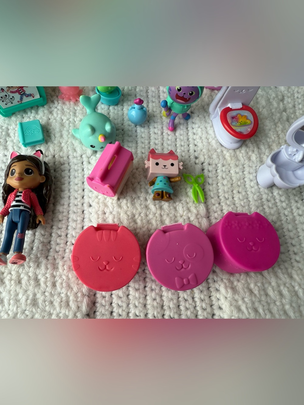 Gabby’s Dollhouse Furniture and Accessories - Picture 4 of 7